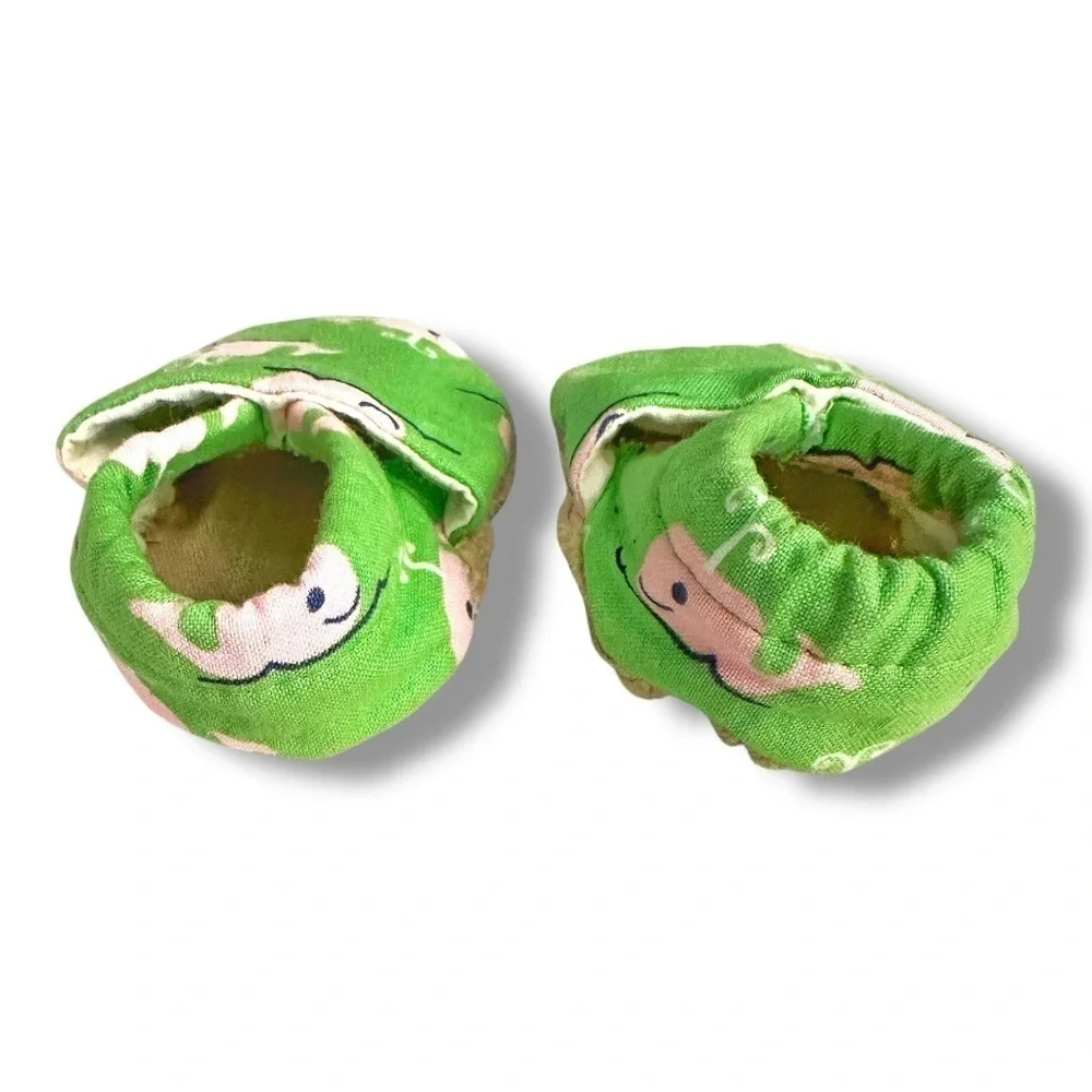 Boutique | Pink and Green Whale Crib Shoes (OS) 🐳